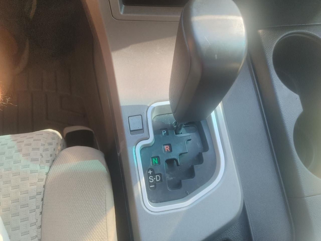 Toyota Tundra Tundra-Grade 5.7L Double Cab 2WD 2010