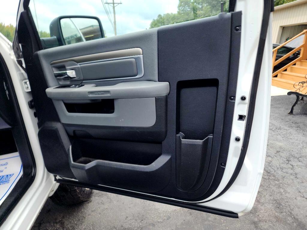 RAM 2500 4WD Reg Cab 140.5" Tradesman 2014 RAM 2500 4WD Reg Cab 140.5" Tradesman 2014