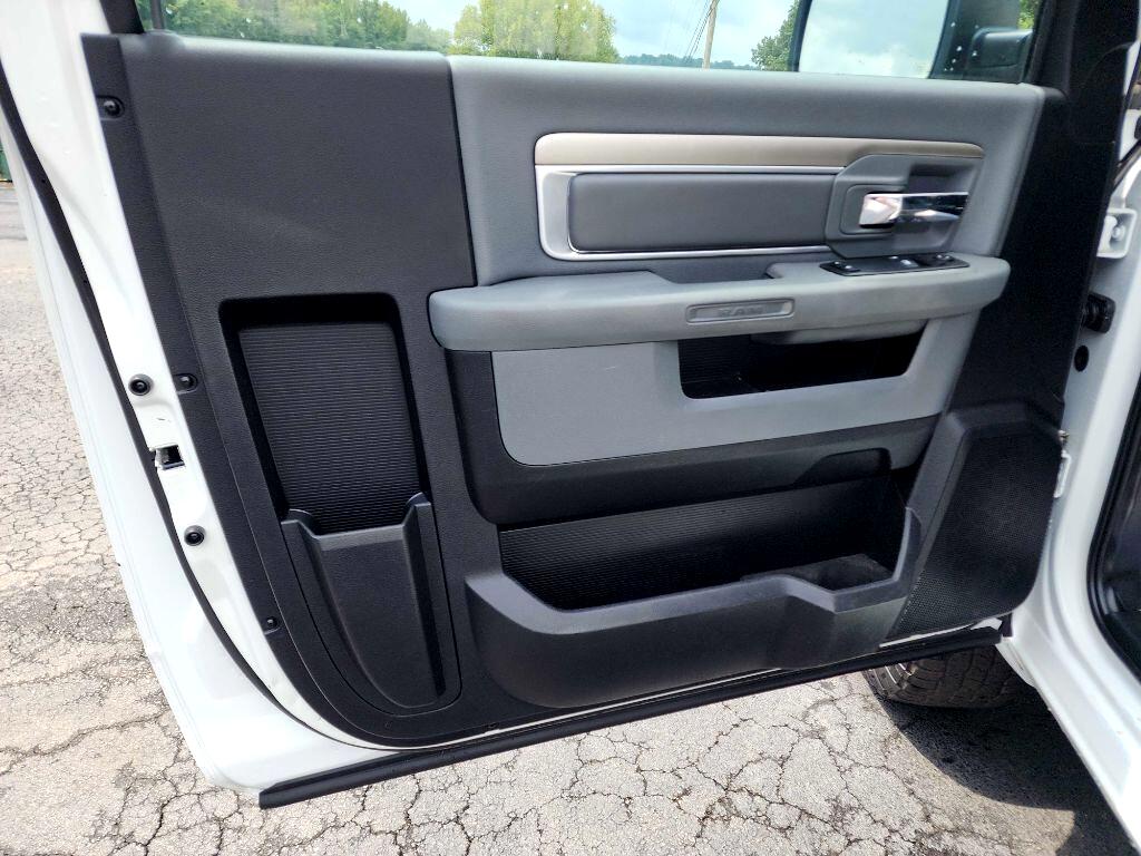 RAM 2500 4WD Reg Cab 140.5" Tradesman 2014 RAM 2500 4WD Reg Cab 140.5" Tradesman 2014