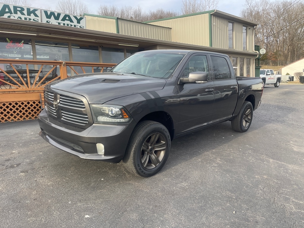 RAM 1500 4WD Crew Cab 140.5" Sport 2014