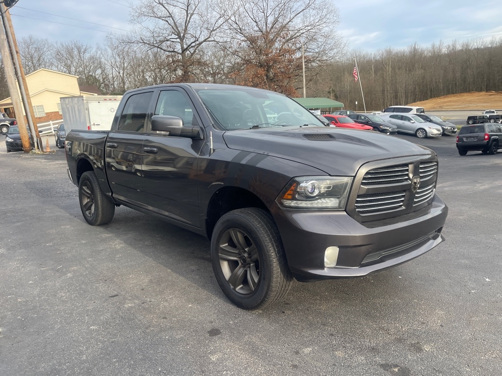 RAM 1500 4WD Crew Cab 140.5" Sport 2014