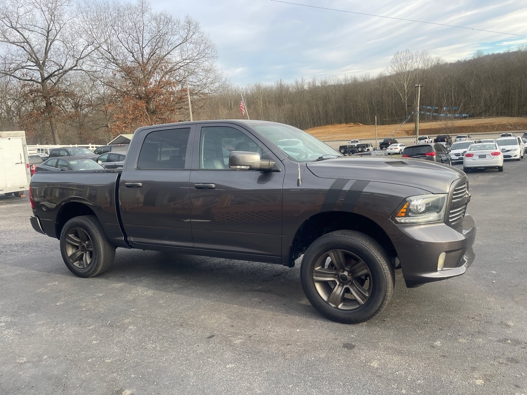 RAM 1500 4WD Crew Cab 140.5" Sport 2014