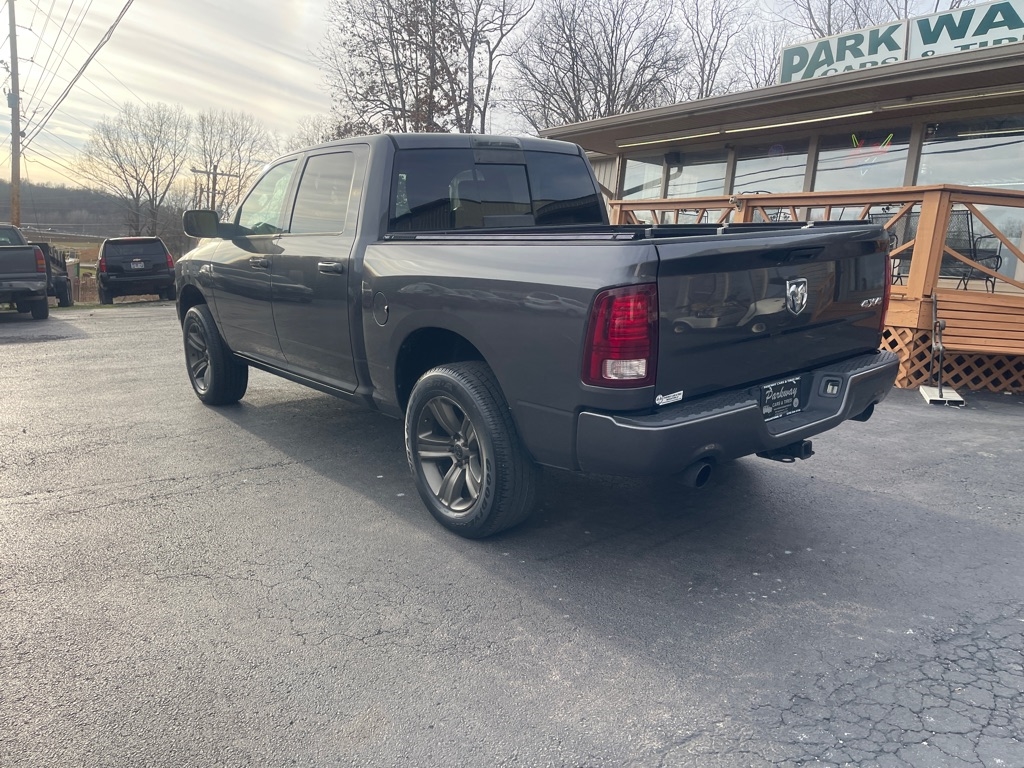 RAM 1500 4WD Crew Cab 140.5" Sport 2014