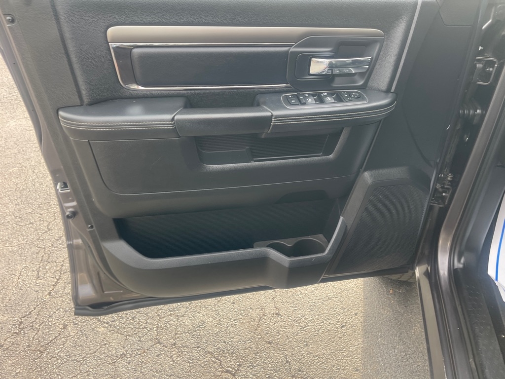 RAM 1500 4WD Crew Cab 140.5" Sport 2014