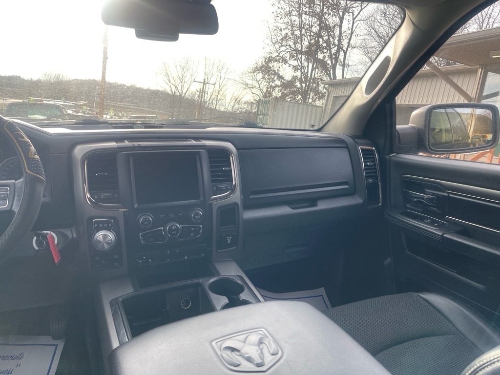 RAM 1500 4WD Crew Cab 140.5" Sport 2014