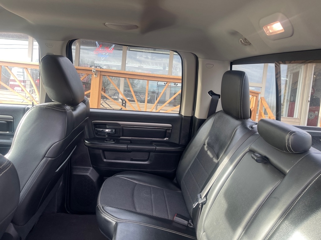 RAM 1500 4WD Crew Cab 140.5" Sport 2014