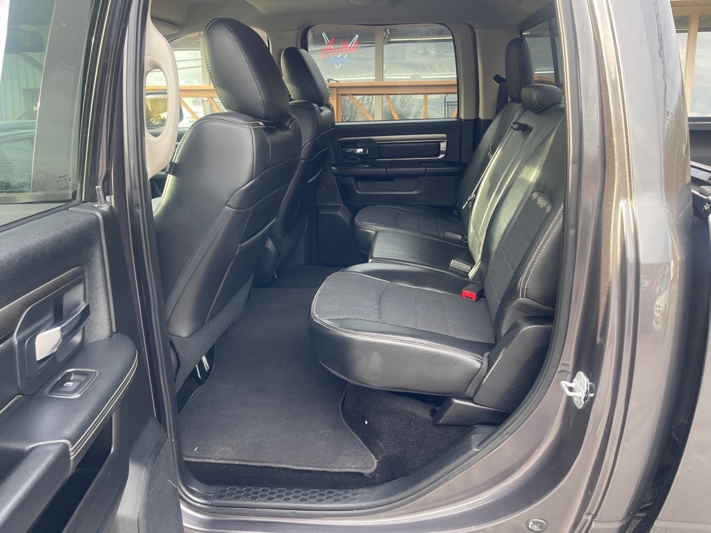 RAM 1500 4WD Crew Cab 140.5" Sport 2014