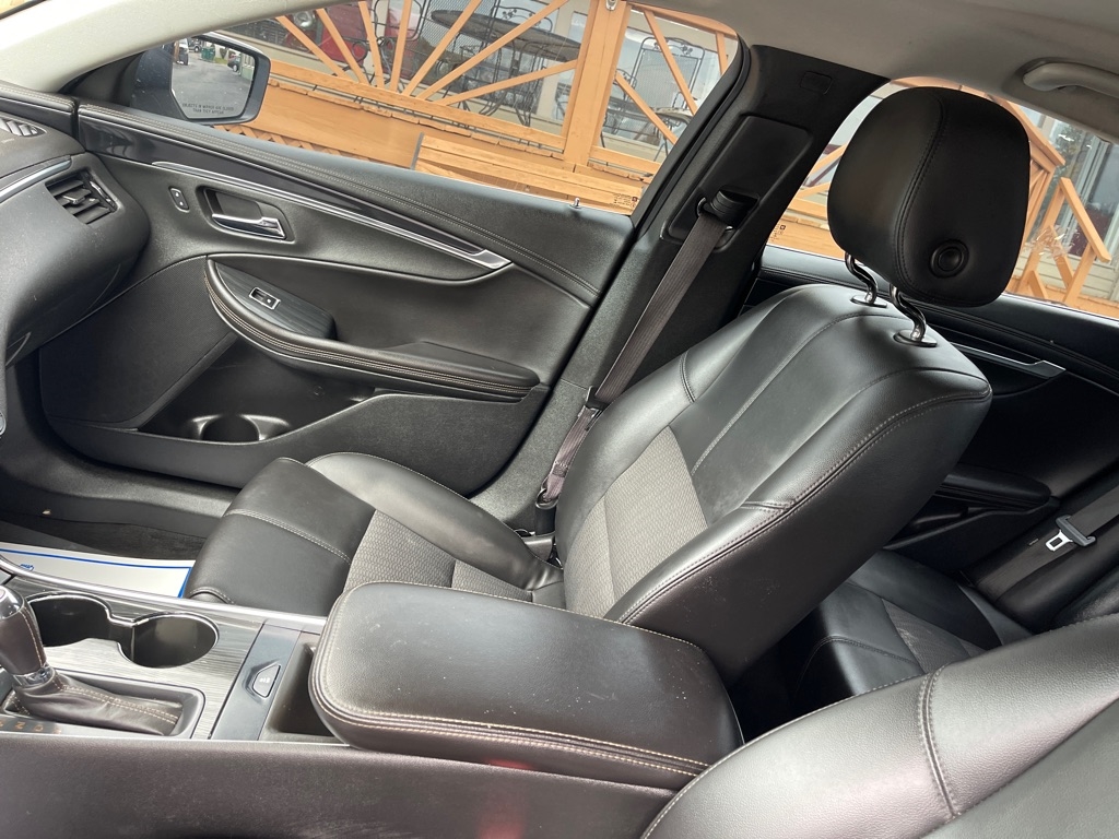 Chevrolet Impala 4dr Sdn LT w/1LT 2017 Chevrolet Impala 4dr Sdn LT w/1LT 2017