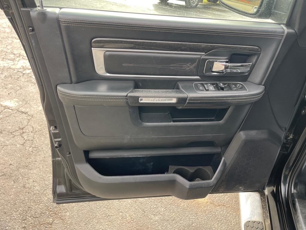 RAM 1500 4WD Crew Cab 140.5" Laramie Limited 2.0 2015