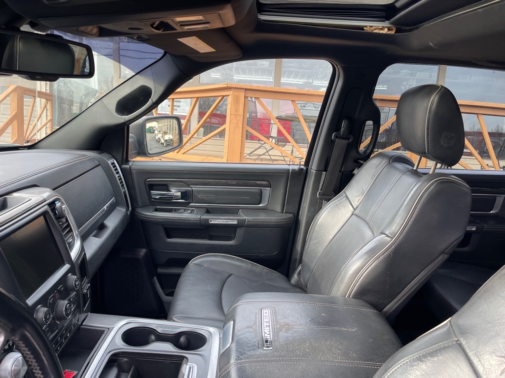 RAM 1500 4WD Crew Cab 140.5" Laramie Limited 2.0 2015