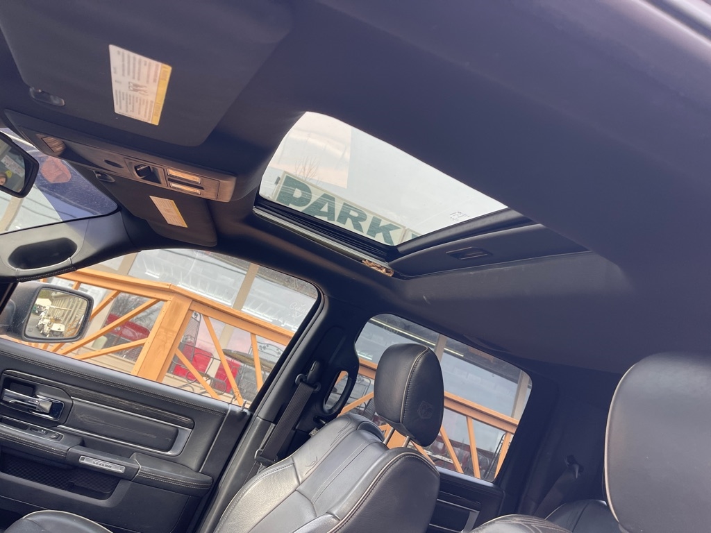 RAM 1500 4WD Crew Cab 140.5" Laramie Limited 2.0 2015