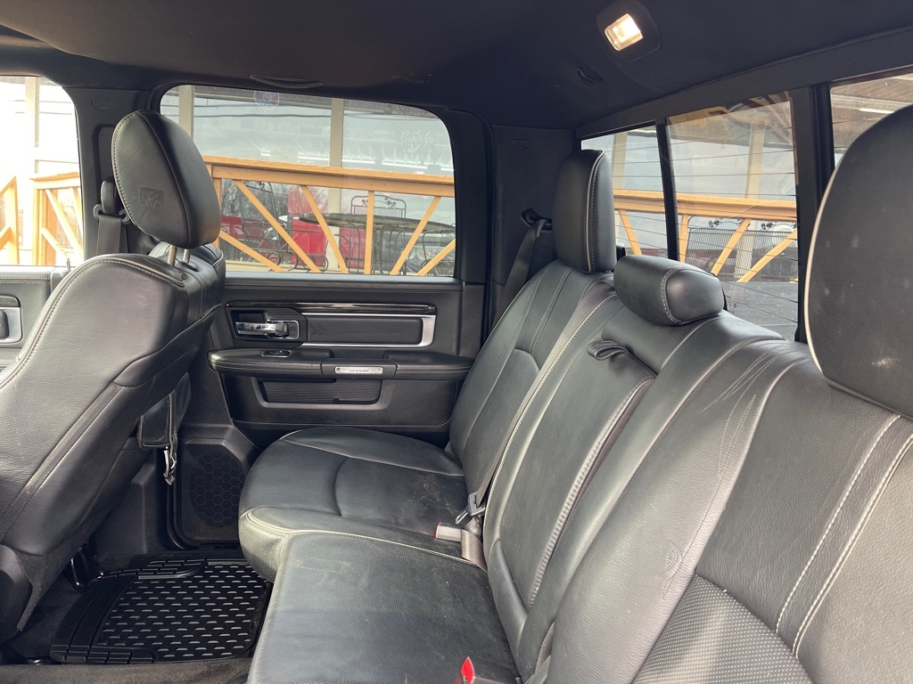 RAM 1500 4WD Crew Cab 140.5" Laramie Limited 2.0 2015