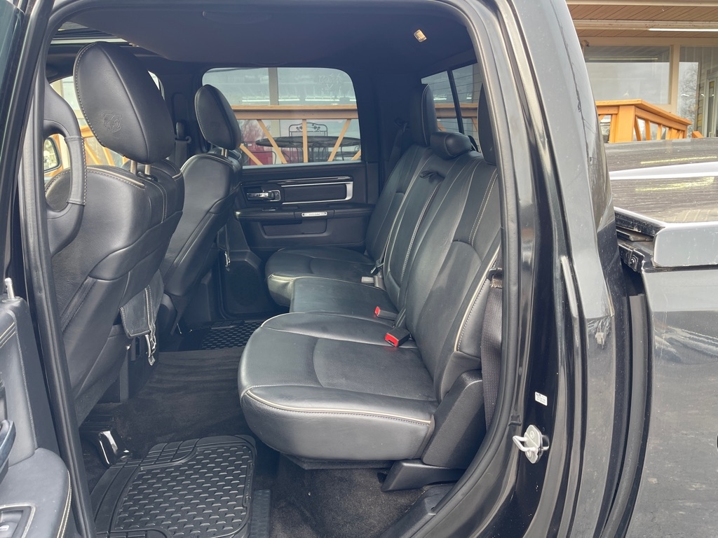 RAM 1500 4WD Crew Cab 140.5" Laramie Limited 2.0 2015