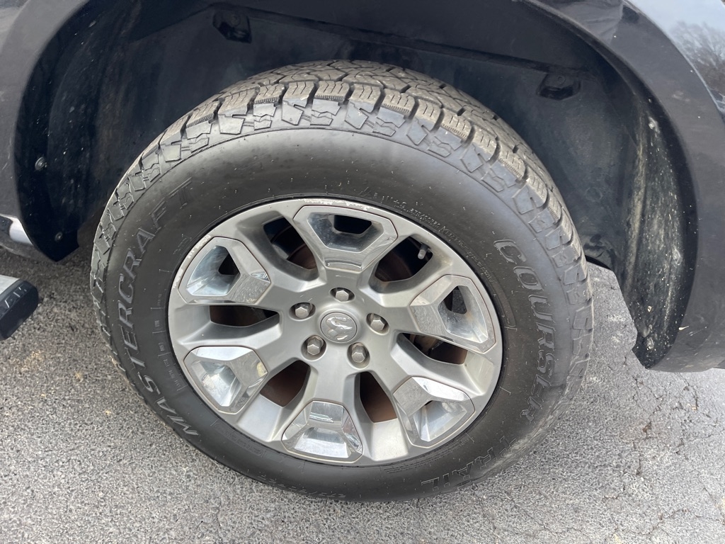 RAM 1500 4WD Crew Cab 140.5" Laramie Limited 2.0 2015