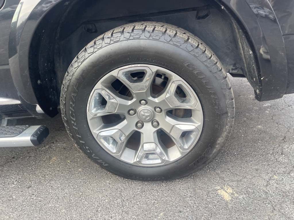 RAM 1500 4WD Crew Cab 140.5" Laramie Limited 2.0 2015