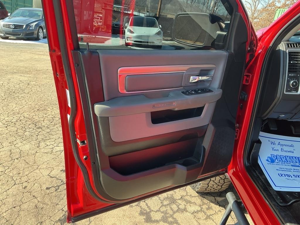 RAM 1500 4WD Crew Cab 140.5" Big Horn 2014