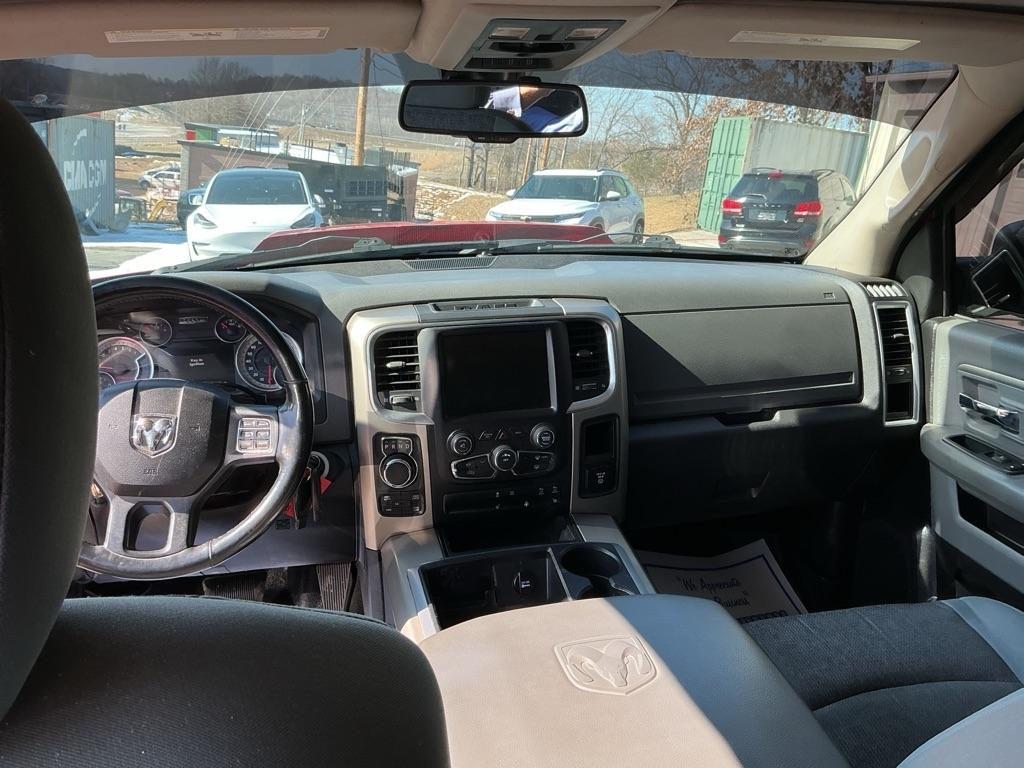 RAM 1500 4WD Crew Cab 140.5" Big Horn 2014