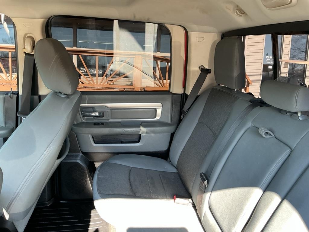 RAM 1500 4WD Crew Cab 140.5" Big Horn 2014