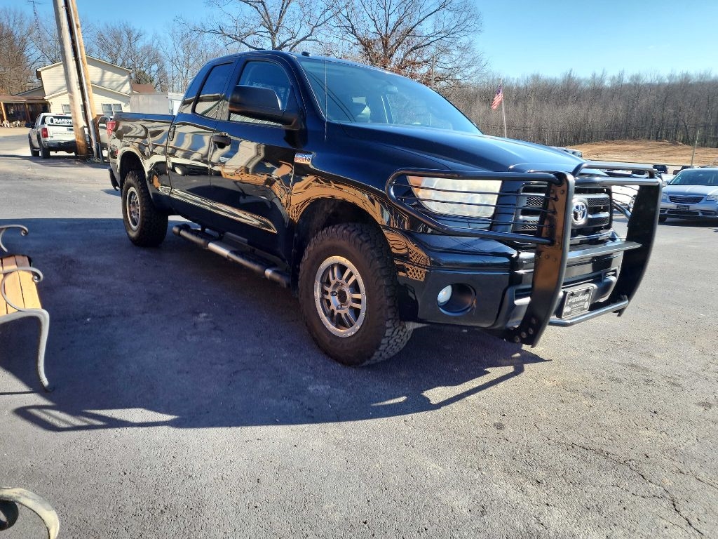 Toyota Tundra 4WD Truck Dbl 5.7L FFV V8 6-Spd AT (Natl) 2011