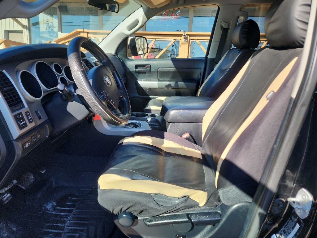 Toyota Tundra 4WD Truck Dbl 5.7L FFV V8 6-Spd AT (Natl) 2011