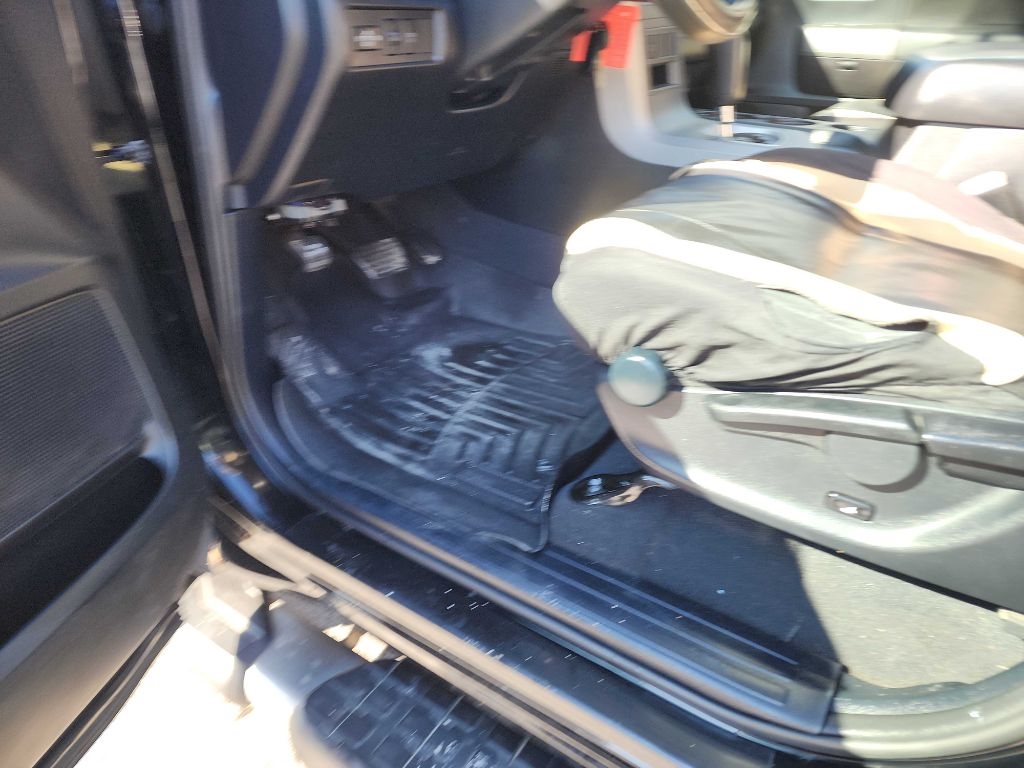 Toyota Tundra 4WD Truck Dbl 5.7L FFV V8 6-Spd AT (Natl) 2011