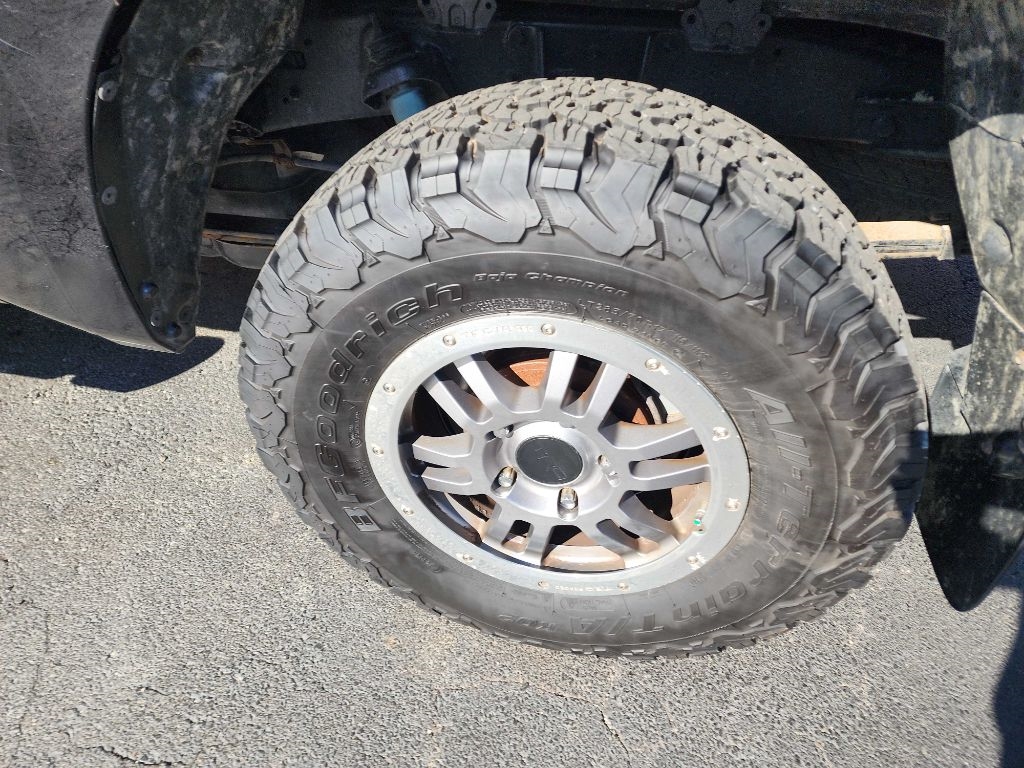 Toyota Tundra 4WD Truck Dbl 5.7L FFV V8 6-Spd AT (Natl) 2011