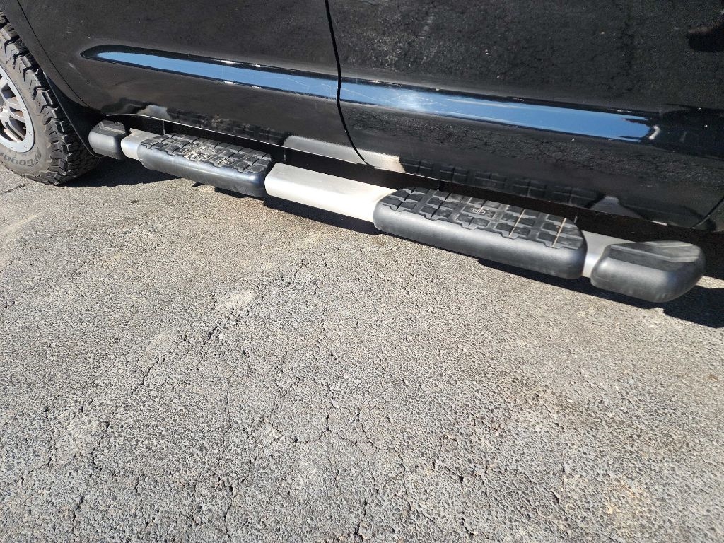 Toyota Tundra 4WD Truck Dbl 5.7L FFV V8 6-Spd AT (Natl) 2011