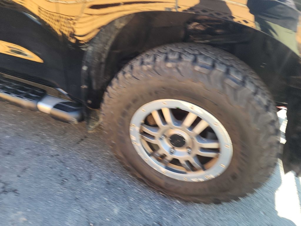 Toyota Tundra 4WD Truck Dbl 5.7L FFV V8 6-Spd AT (Natl) 2011