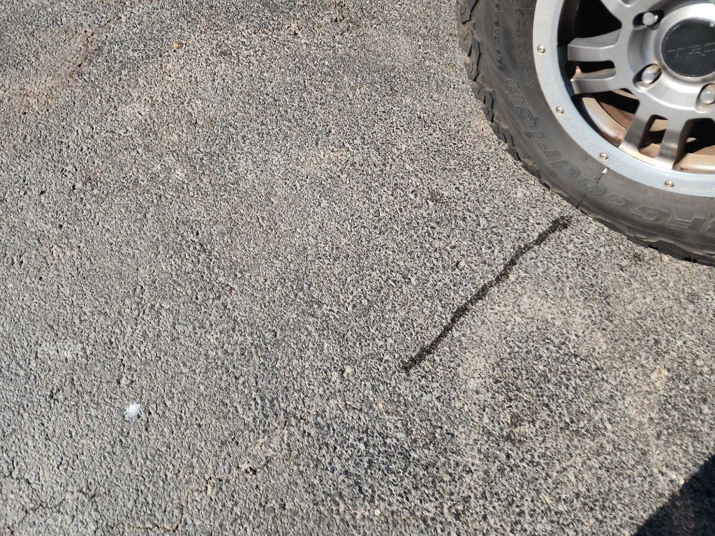 Toyota Tundra 4WD Truck Dbl 5.7L FFV V8 6-Spd AT (Natl) 2011