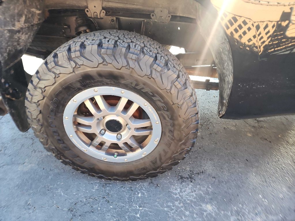 Toyota Tundra 4WD Truck Dbl 5.7L FFV V8 6-Spd AT (Natl) 2011