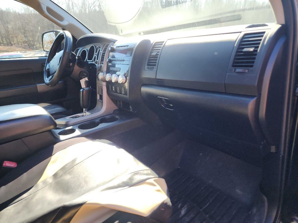 Toyota Tundra 4WD Truck Dbl 5.7L FFV V8 6-Spd AT (Natl) 2011