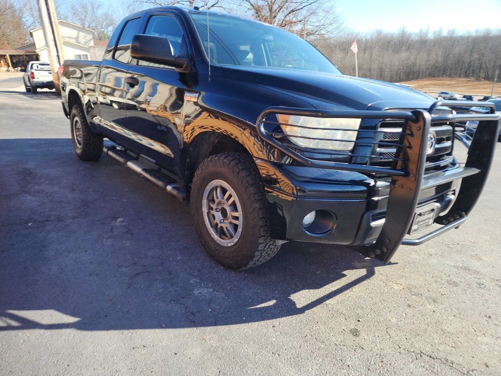 Toyota Tundra 4WD Truck Dbl 5.7L FFV V8 6-Spd AT (Natl) 2011