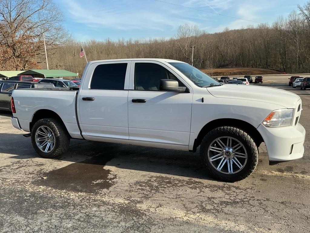 RAM 1500 Express 4x4 Crew Cab 5'7" Box 2018