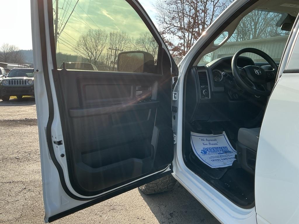 RAM 1500 Express 4x4 Crew Cab 5'7" Box 2018