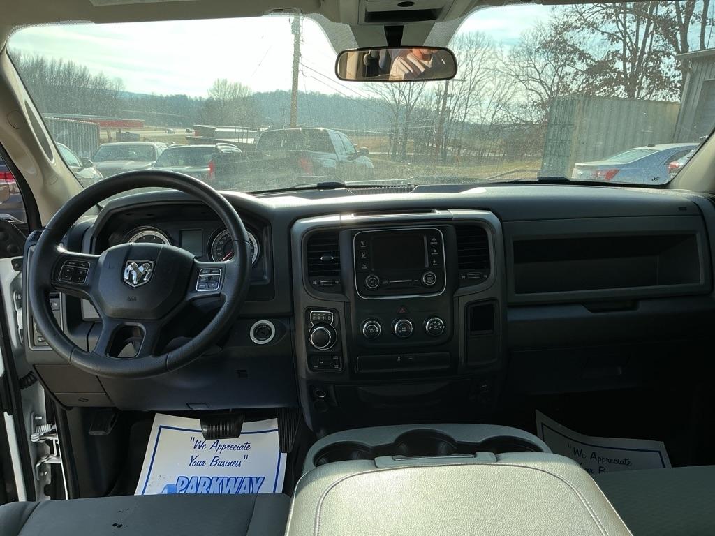 RAM 1500 Express 4x4 Crew Cab 5'7" Box 2018