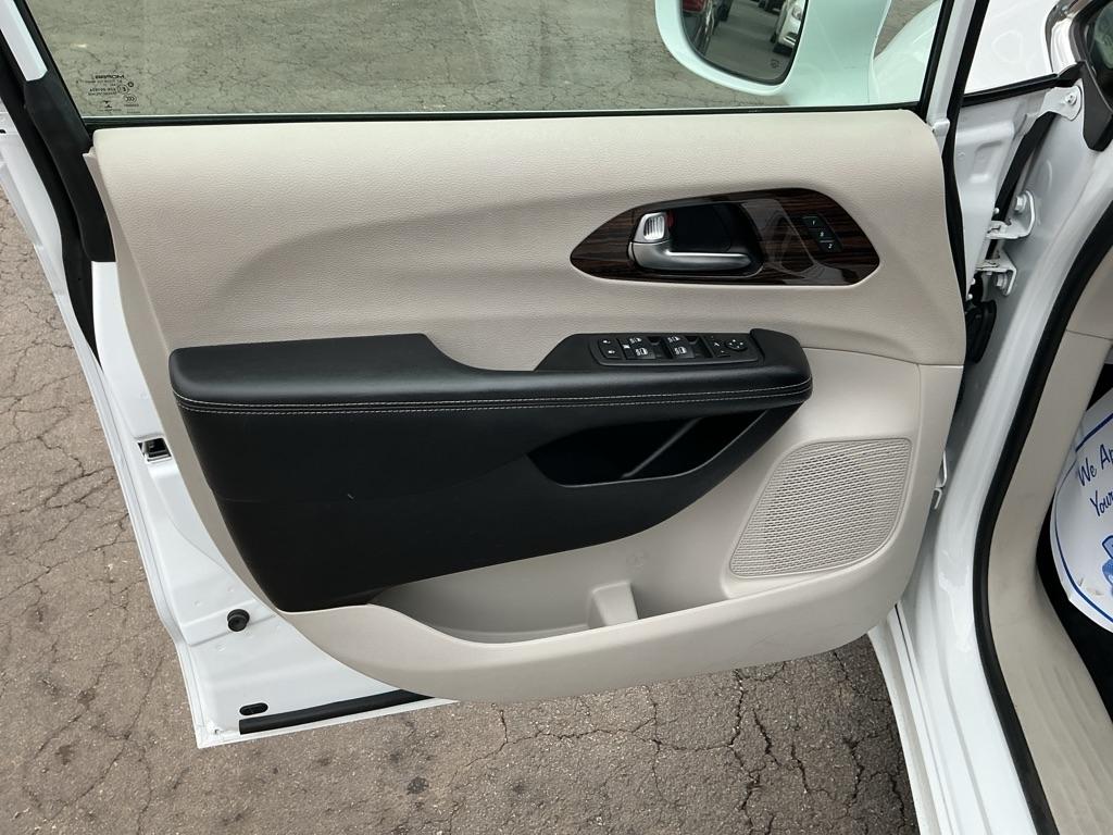 Chrysler Pacifica Limited FWD 2022