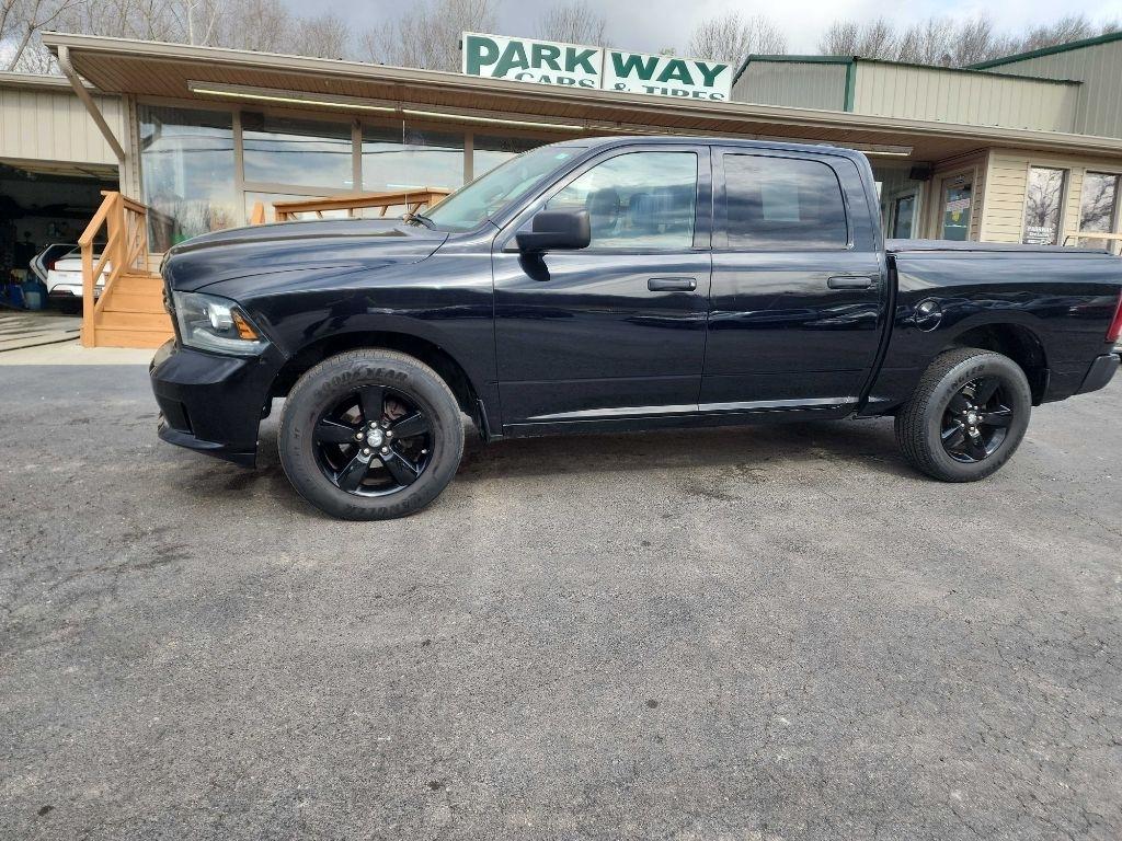 RAM 1500 4WD Crew Cab 140.5" Express 2014