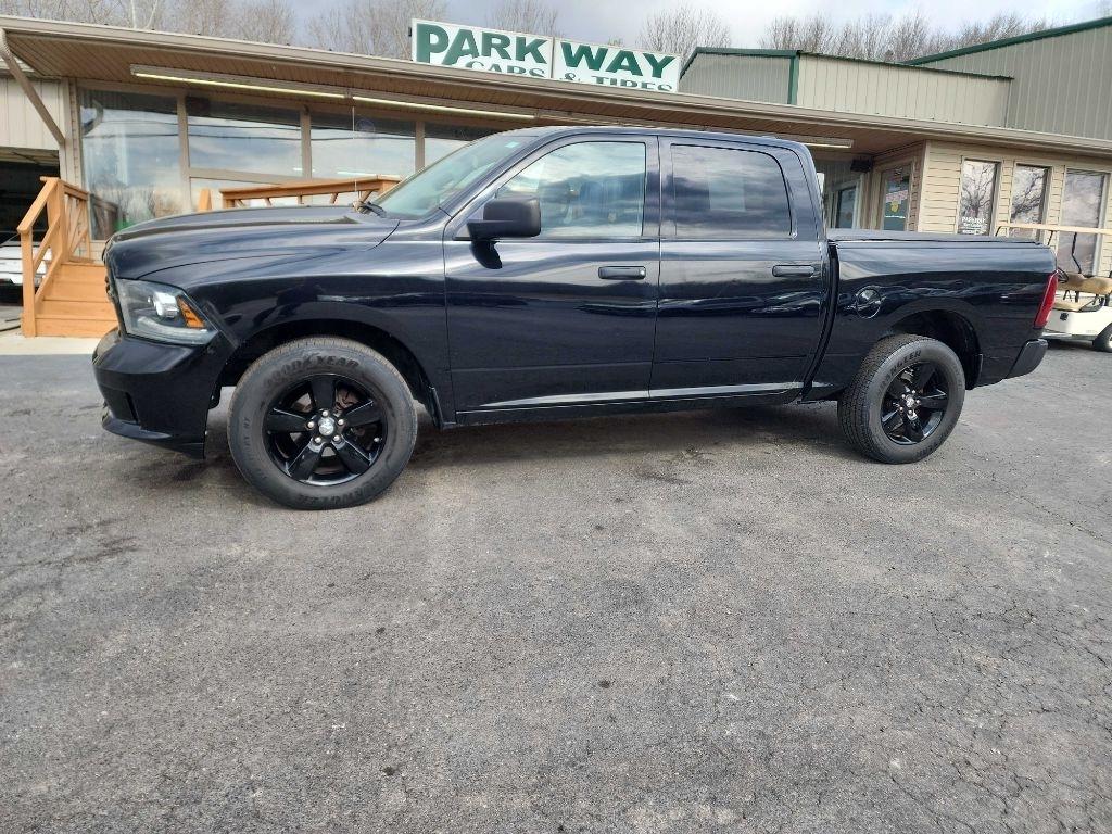 RAM 1500 4WD Crew Cab 140.5" Express 2014