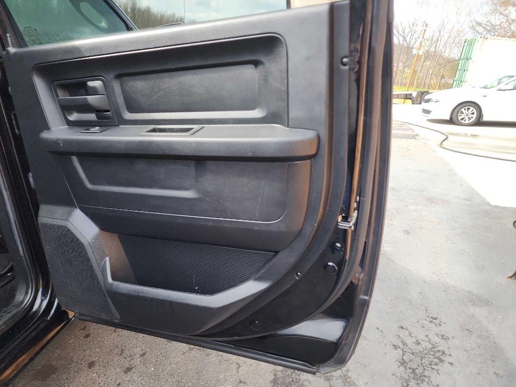 RAM 1500 4WD Crew Cab 140.5" Express 2014