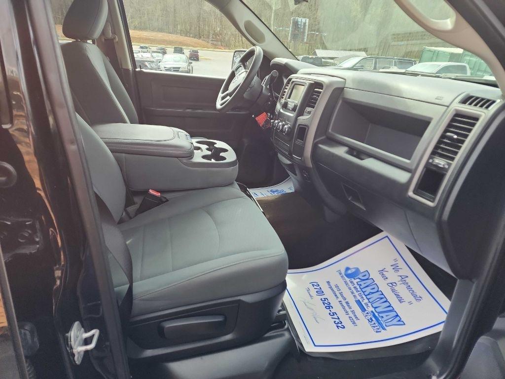 RAM 1500 4WD Crew Cab 140.5" Express 2014