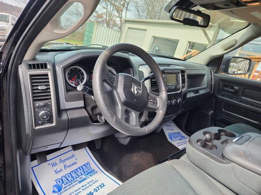 RAM 1500 4WD Crew Cab 140.5" Express 2014