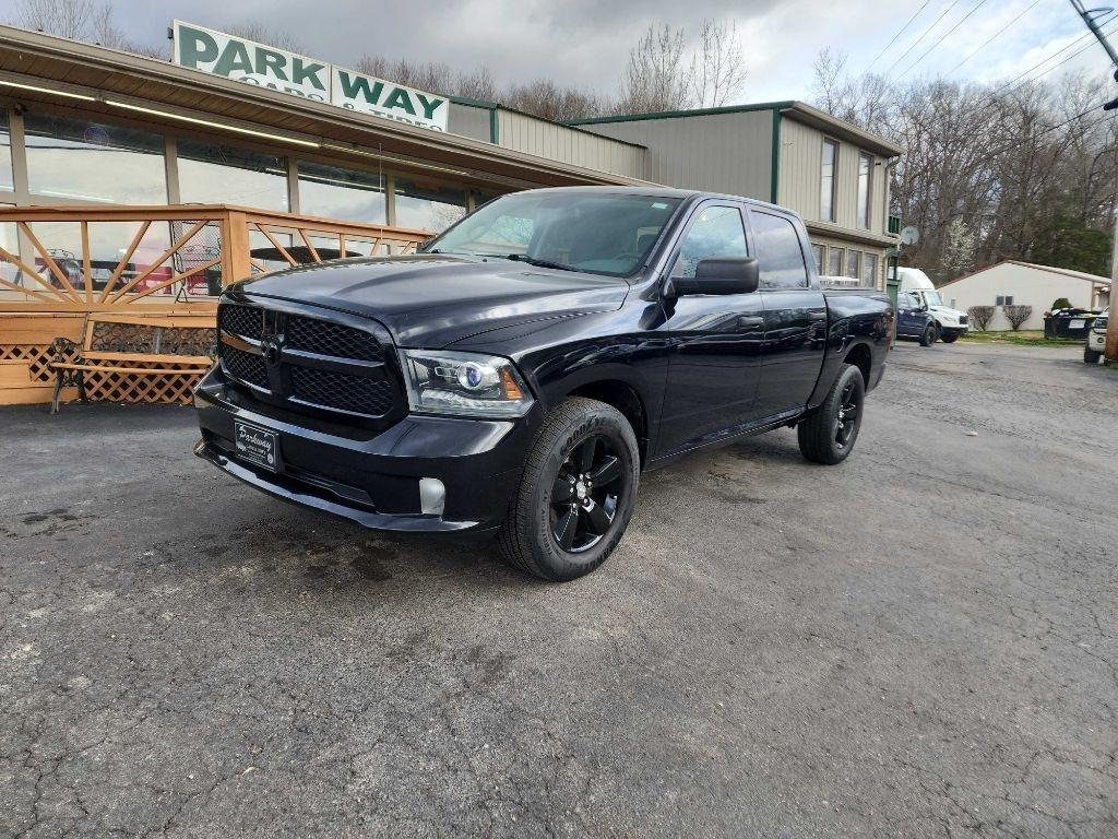 RAM 1500 4WD Crew Cab 140.5" Express 2014