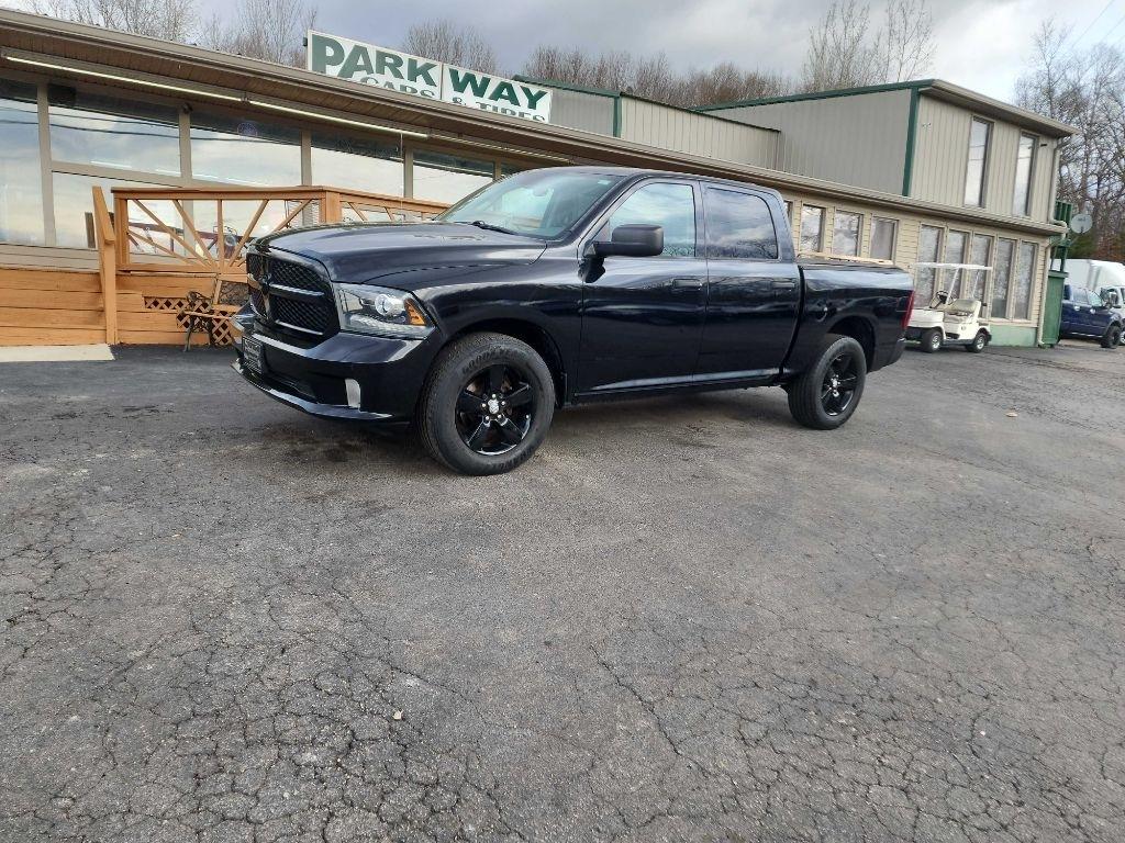 RAM 1500 4WD Crew Cab 140.5" Express 2014