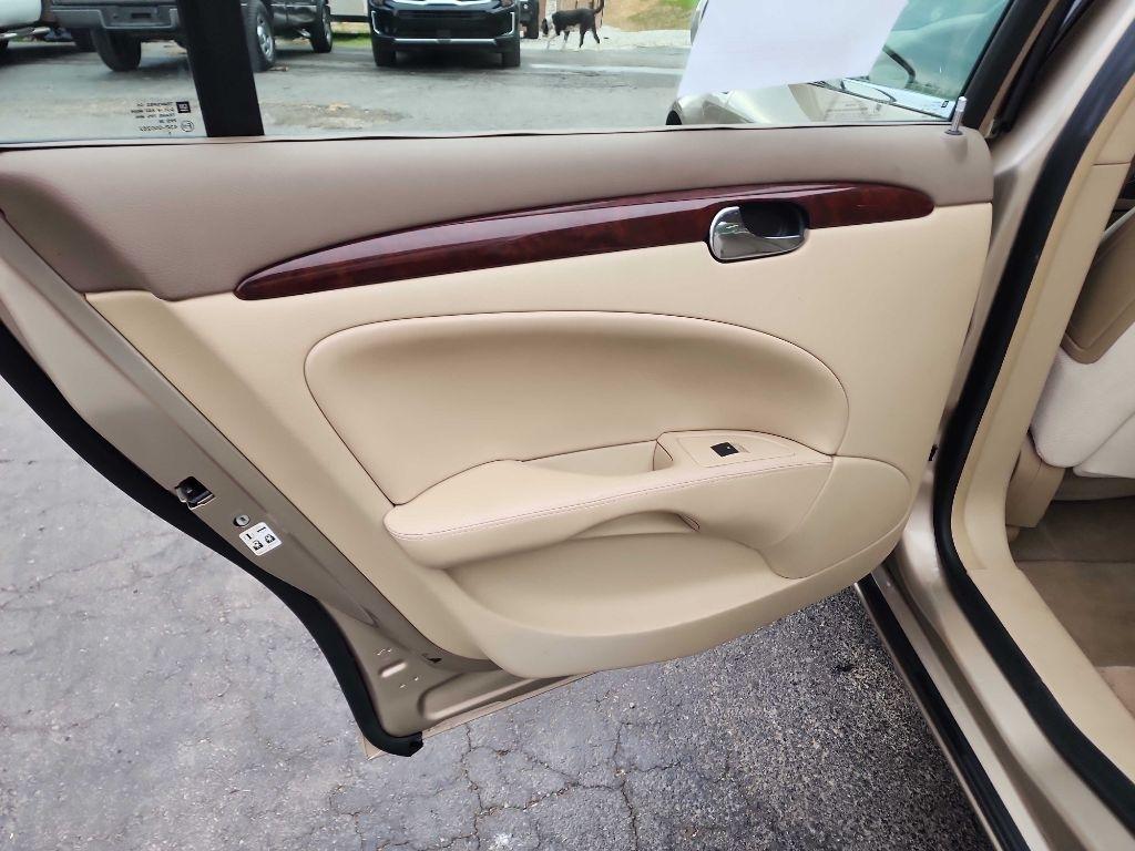 Buick Lucerne 4dr Sdn CX 2006