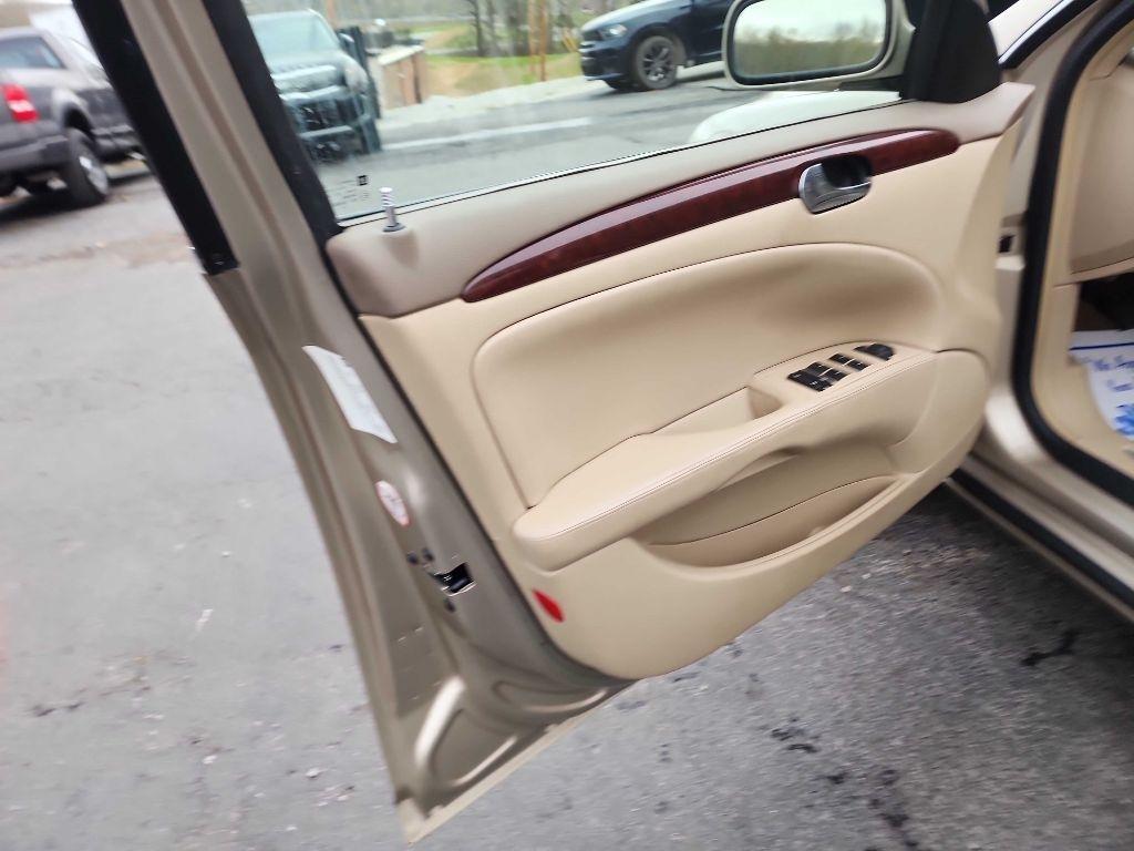 Buick Lucerne 4dr Sdn CX 2006