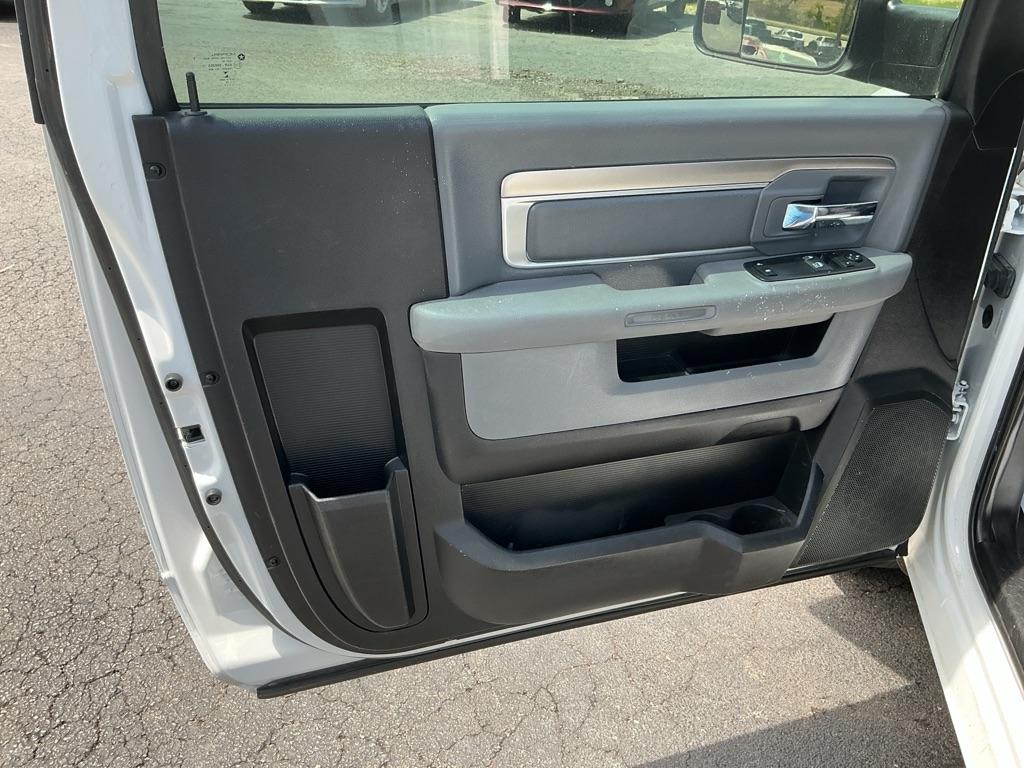 RAM 1500 Classic Tradesman 4x2 Reg Cab 8' Box 2019