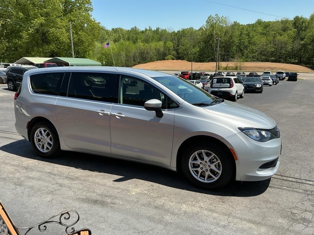 Chrysler Voyager LX FWD 2023