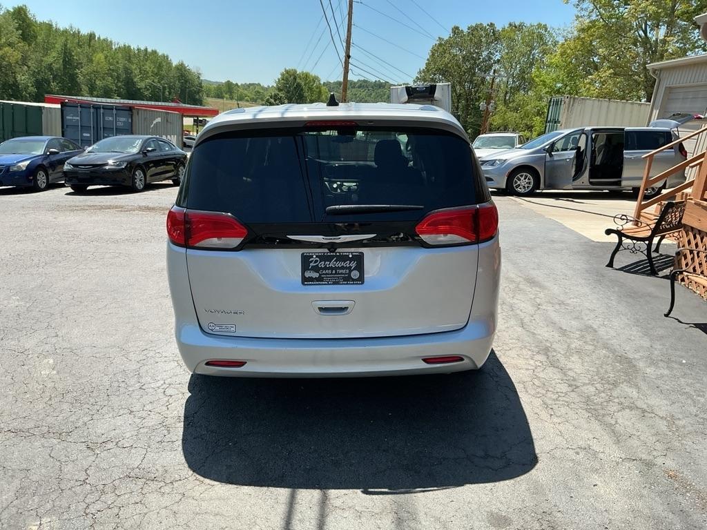 Chrysler Voyager LX FWD 2023