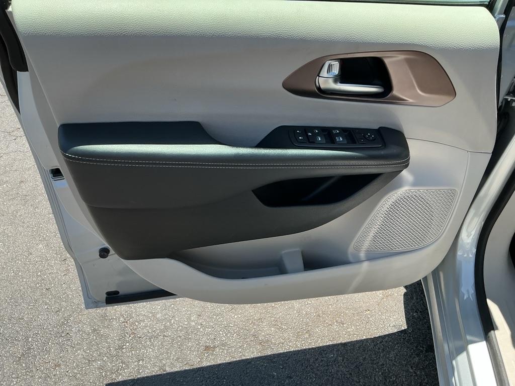 Chrysler Voyager LX FWD 2023