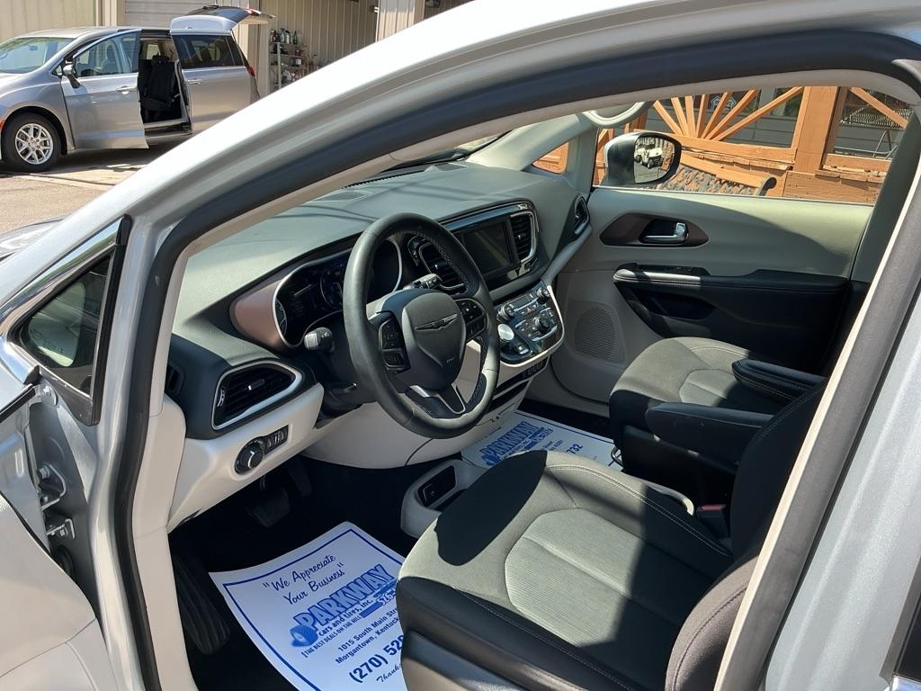 Chrysler Voyager LX FWD 2023